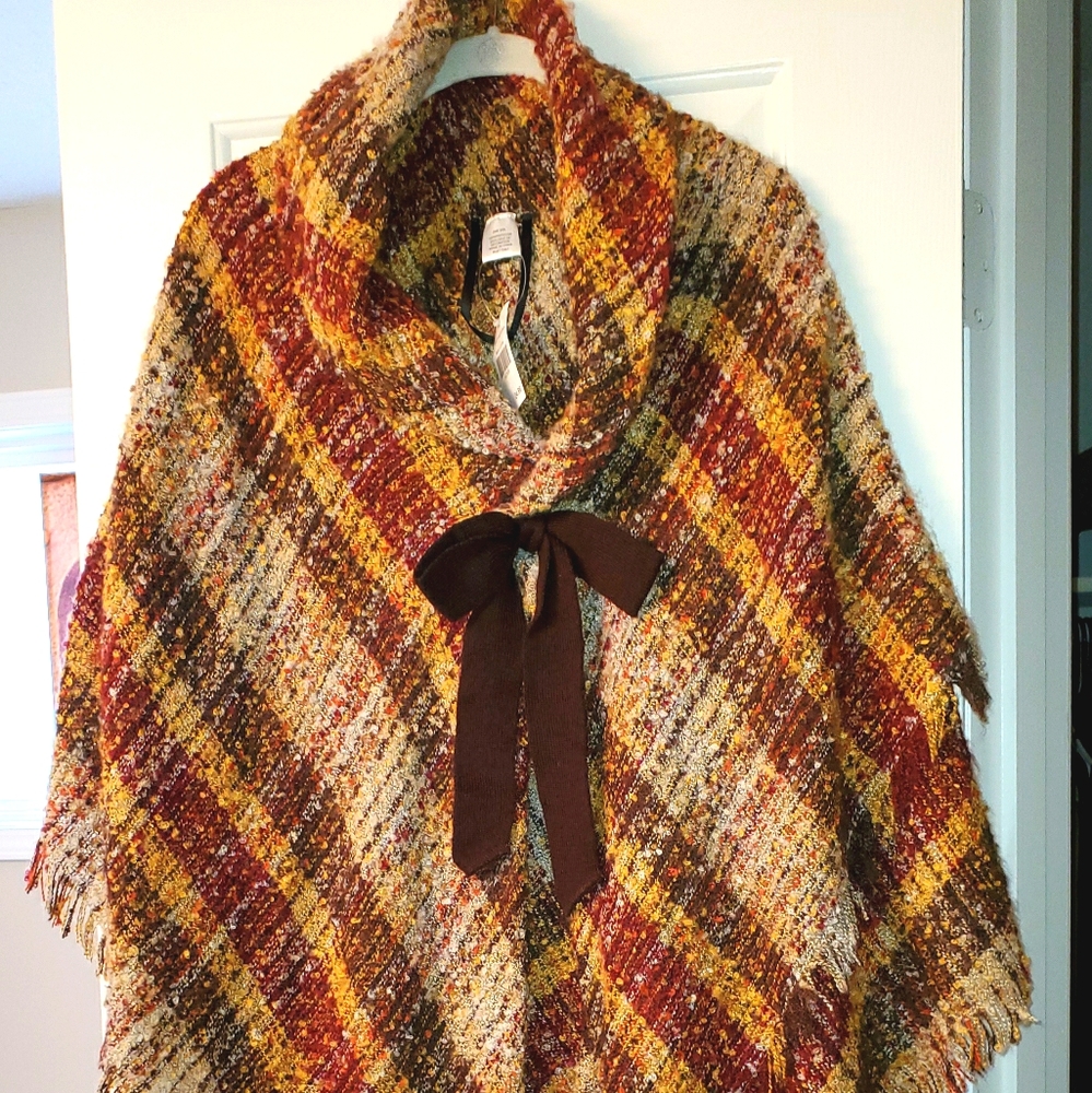 NWT Poncho with beautiful fall colors 🍁🍂